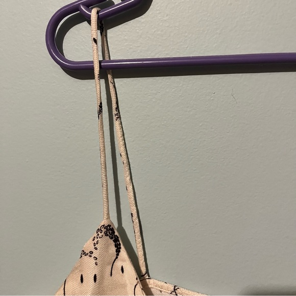 H&M White V-Neck Tank - Picture 3 of 8